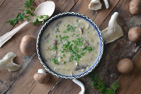 Romige bospaddenstoelensoep