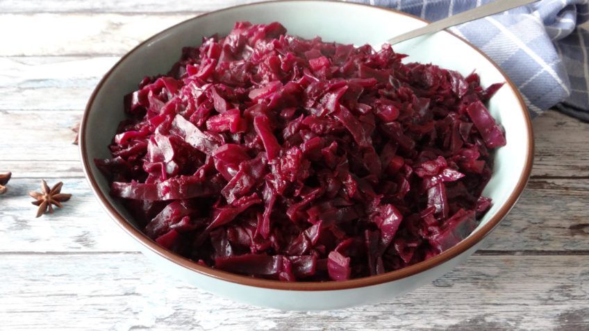 Rode kool met appel, kaneel en rozijnen